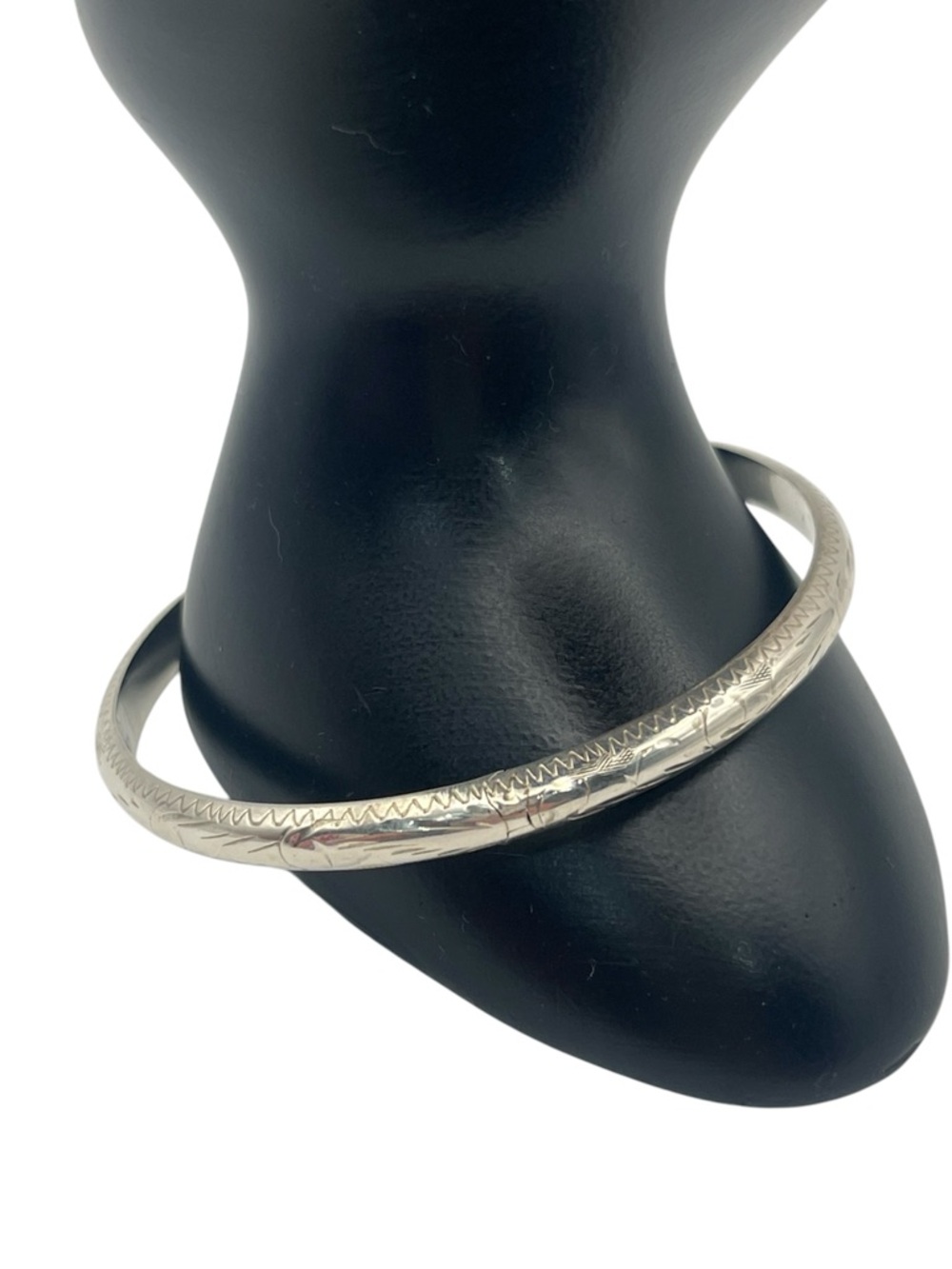 Sterling silver etched engraved vintage hinged bangle bracelet